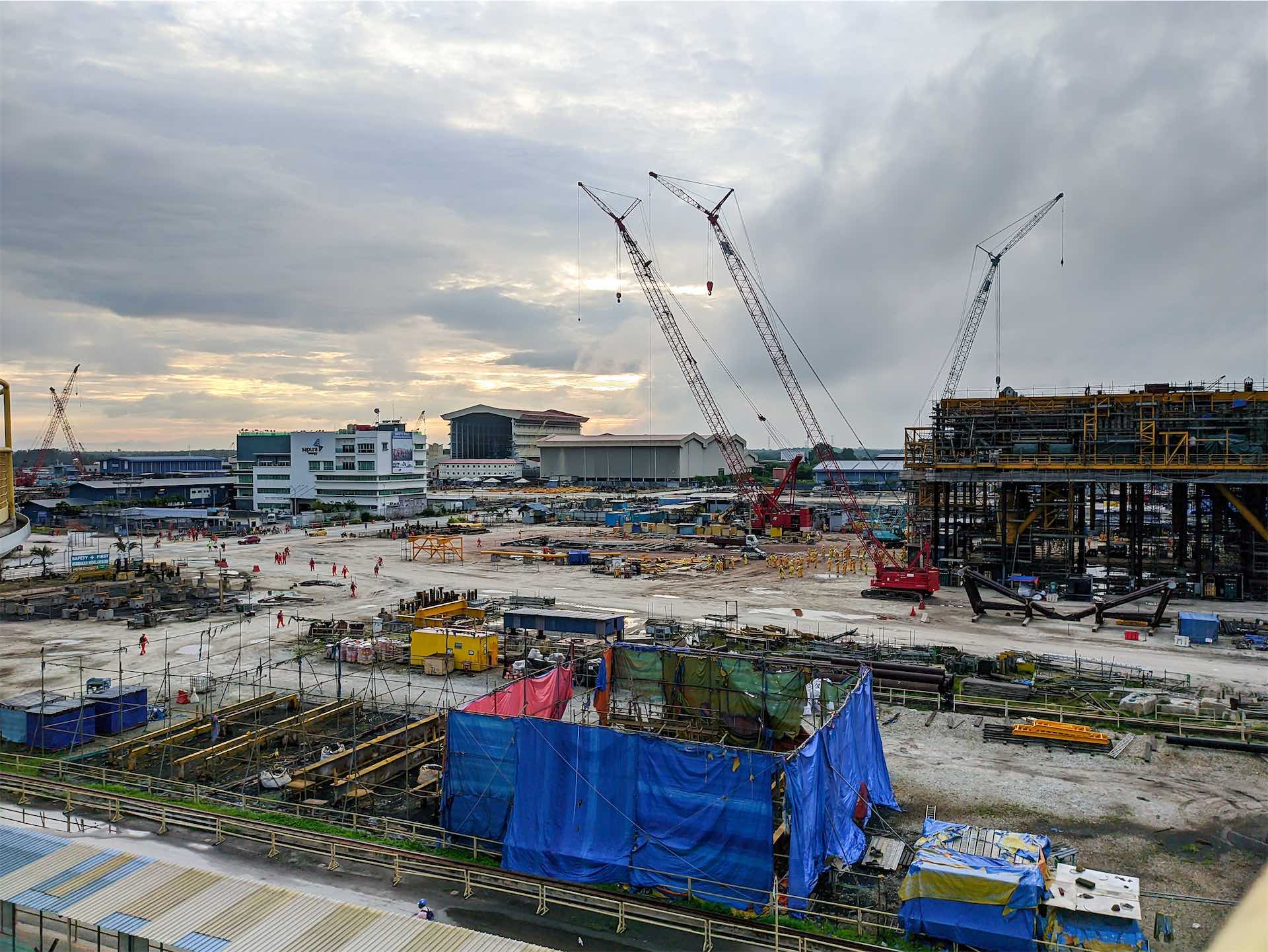 view-sapura-kencana-oil-rig-construction-site-2026-01-06-09-58-49-utc